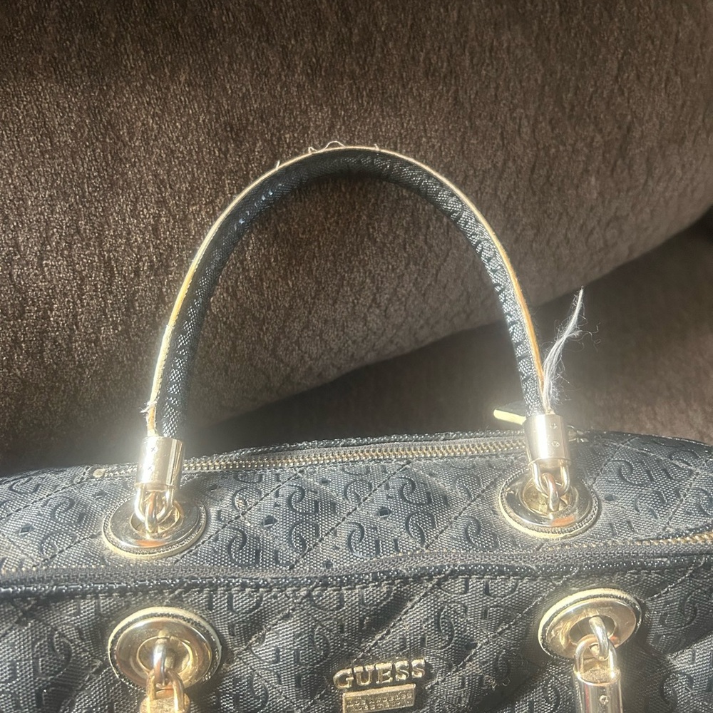 GUESS Handbag - Picture 2 of 8